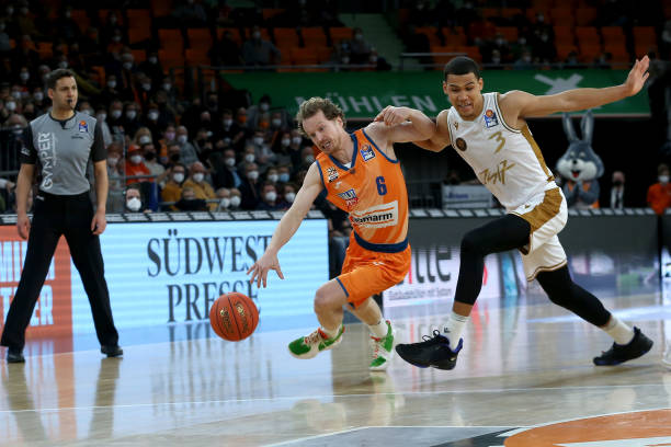 更具悬念与 更具悬念与